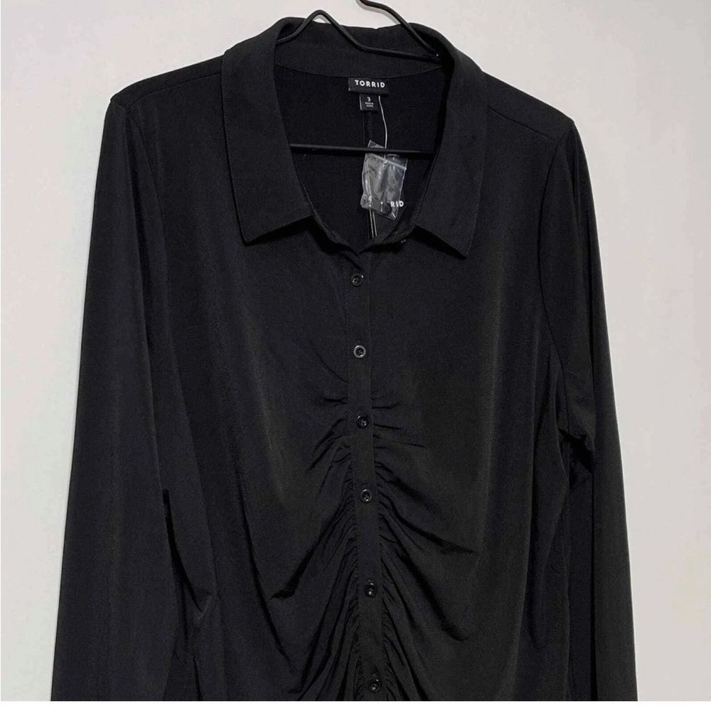 Black Ruched Button-Front Women's Top - Picture 2 of 7